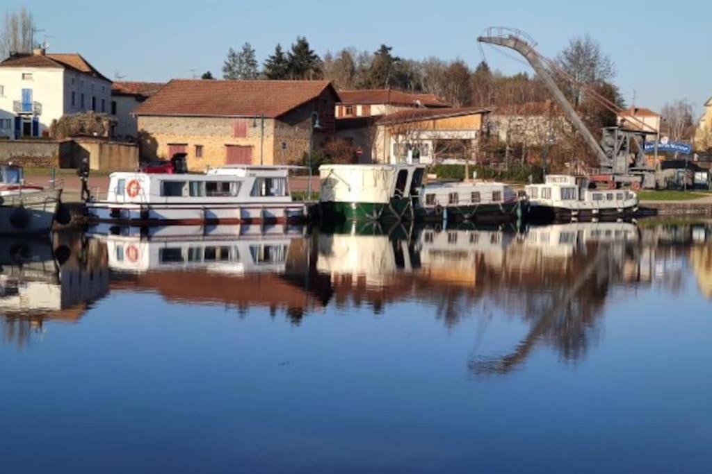Libellule Peniche Nuit Insolite Briennon Eksteriør billede